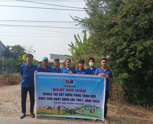 Đoàn Thanh niên xã Bình Phú tổ chức ra quân “Ngày Cao Điểm chung tay xây dựng nông thôn mới, ngày Chủ nhật xanh lần 1 năm 2025”